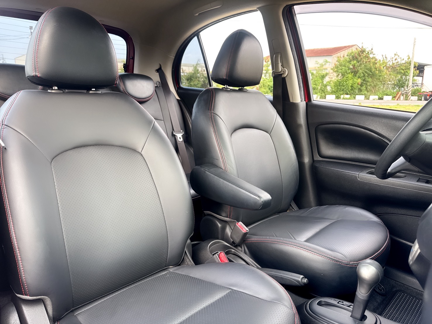 2018年 Nissan March 1.5 旗艦版  一手車 超低里程 年均約6900公里  頂級配備 同級車最小迴轉半徑4.5m  前衛可愛外觀兼具個性奇幻魅力小車  第15張相片