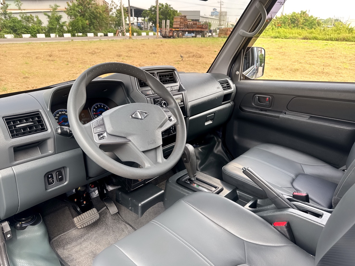 2021年 中華 A180 菱利廂型車  原廠保養+自排車型+盲點偵測  五人座 省油省稅 車室超大空間  車宿露營or商務創業首選廂型車  第10張相片