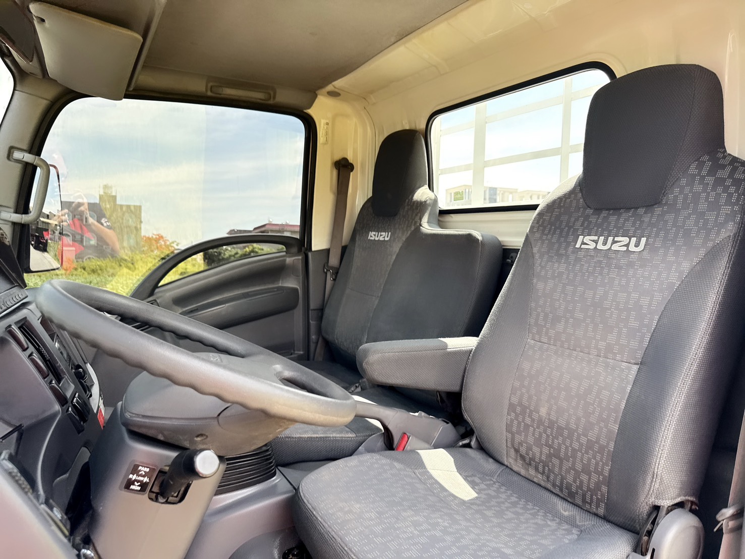 020年 ISUZU NLR 手排 11.5呎  環景四錄鏡頭+加裝車底花錏版  總重正5噸+妥善率高+免加尿素  日本原裝進口 物流運輸載貨首選  第11張相片