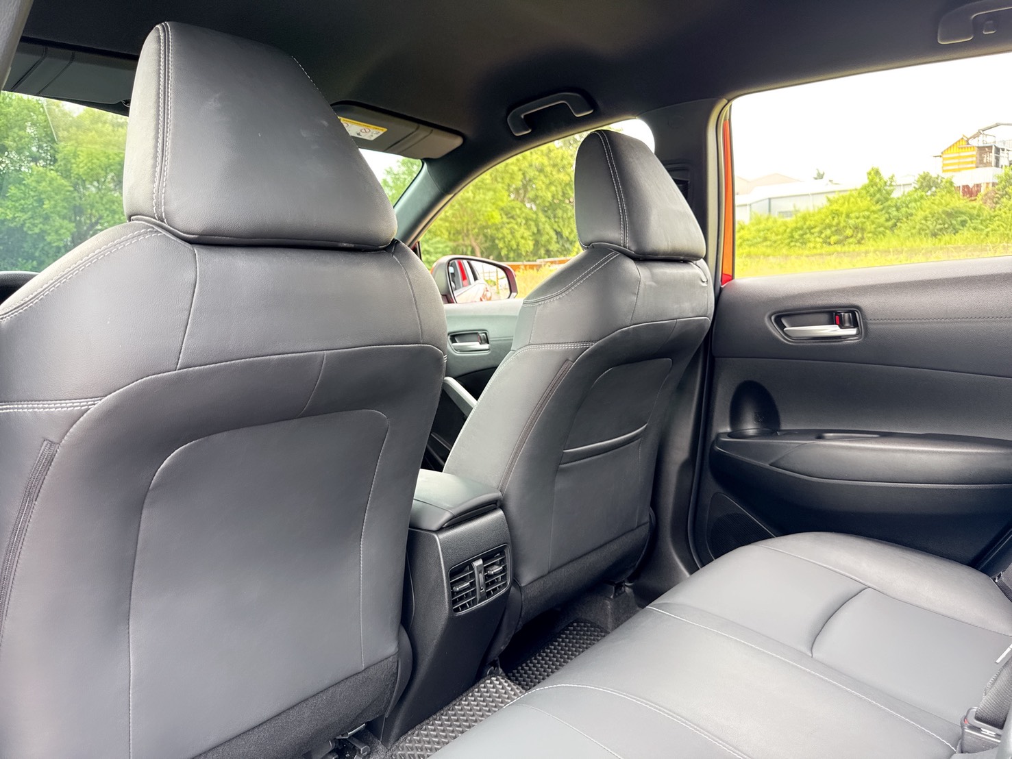 2021年 TOYOTA COROLLA CROSS  豪華型+全程原廠保養+一手車  超低里程~年均里程約5600公里  影音升級安卓機+360度環景系統  主被動配備齊全~跨界小休旅首選  第11張相片