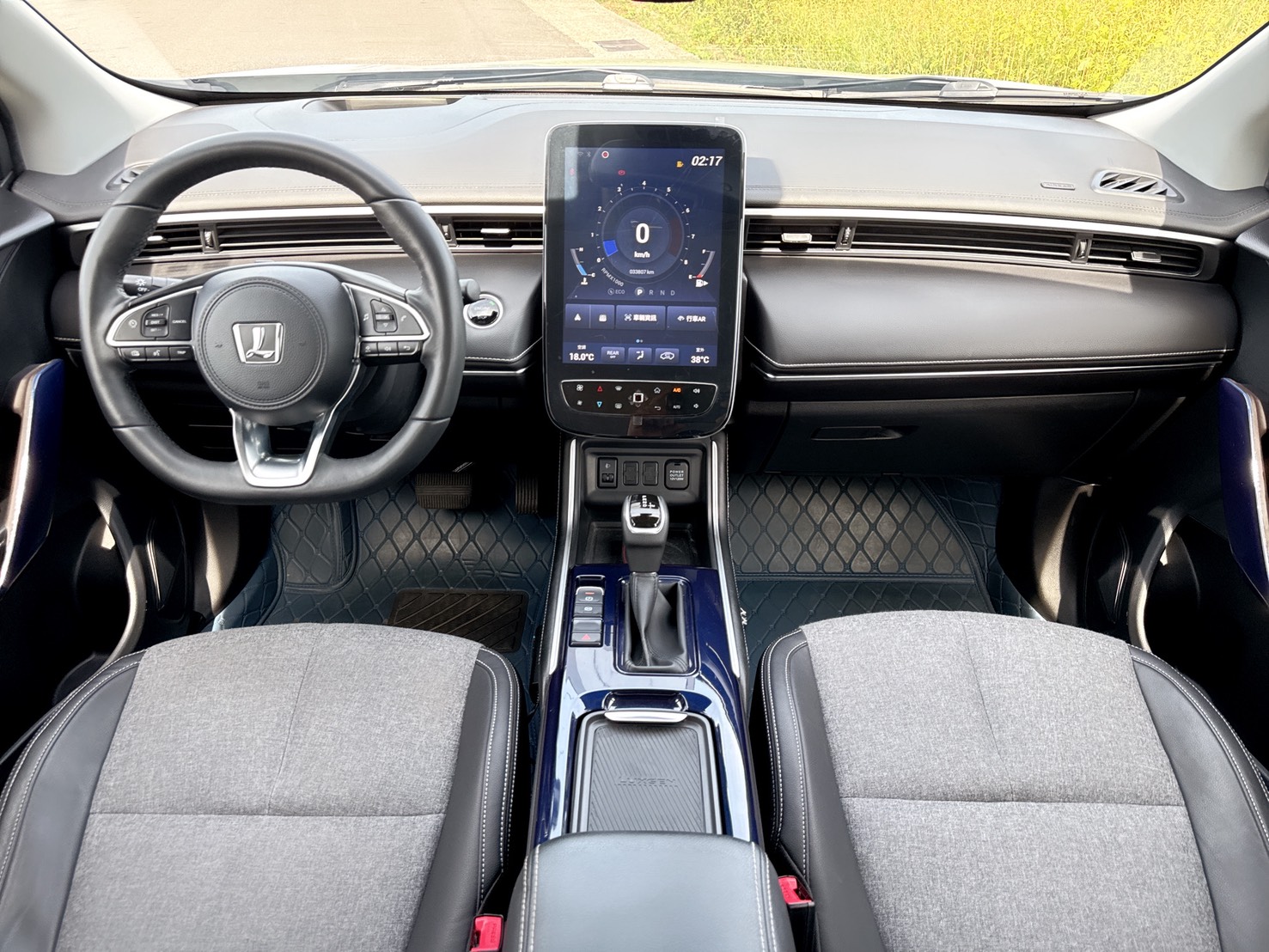 2023年 Luxgen URX Neo  7人樂活版~原廠保養+一手車  低里程+搭載專利多功能斜坡板  輪椅固定機構(底板上扣環固定)  打造舒適與科技兼備的智能座艙  第5張相片