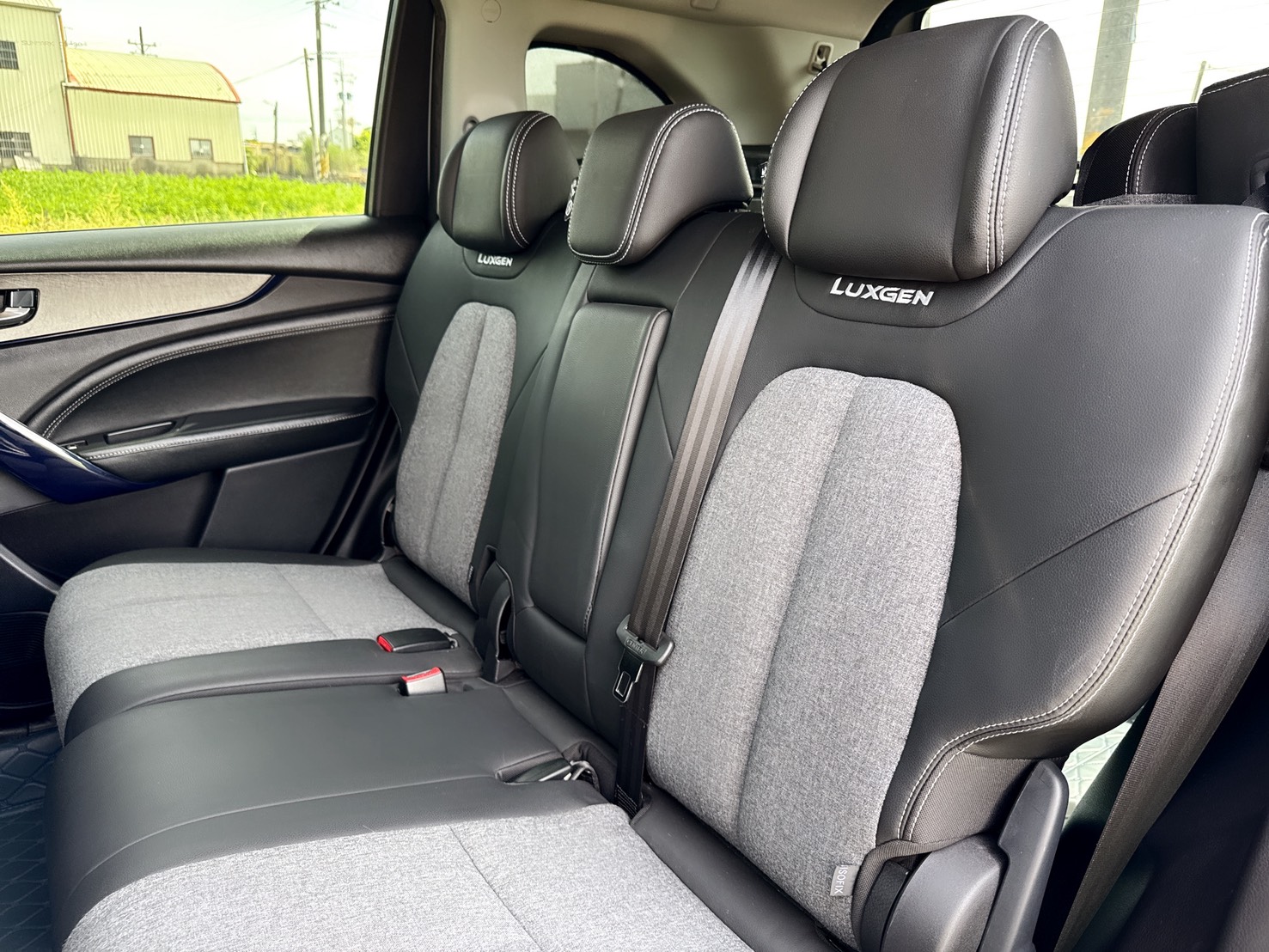 2023年 Luxgen URX Neo  7人樂活版~原廠保養+一手車  低里程+搭載專利多功能斜坡板  輪椅固定機構(底板上扣環固定)  打造舒適與科技兼備的智能座艙  第12張相片