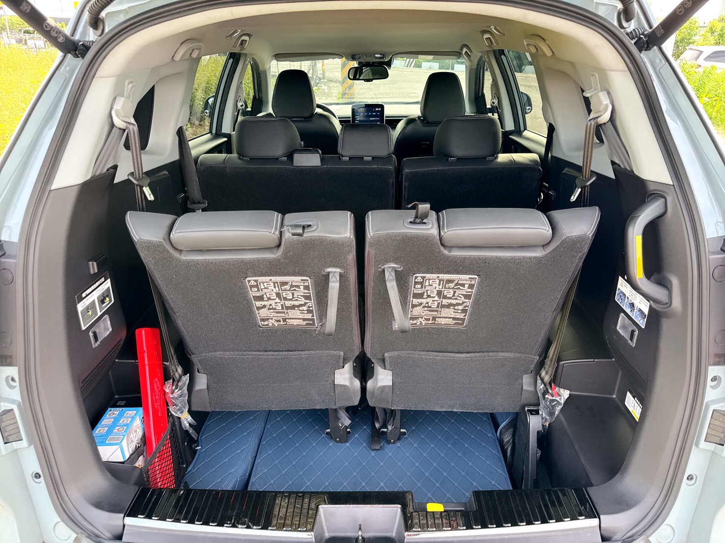 2023年 Luxgen URX Neo  7人樂活版~原廠保養+一手車  低里程+搭載專利多功能斜坡板  輪椅固定機構(底板上扣環固定)  打造舒適與科技兼備的智能座艙  第18張相片