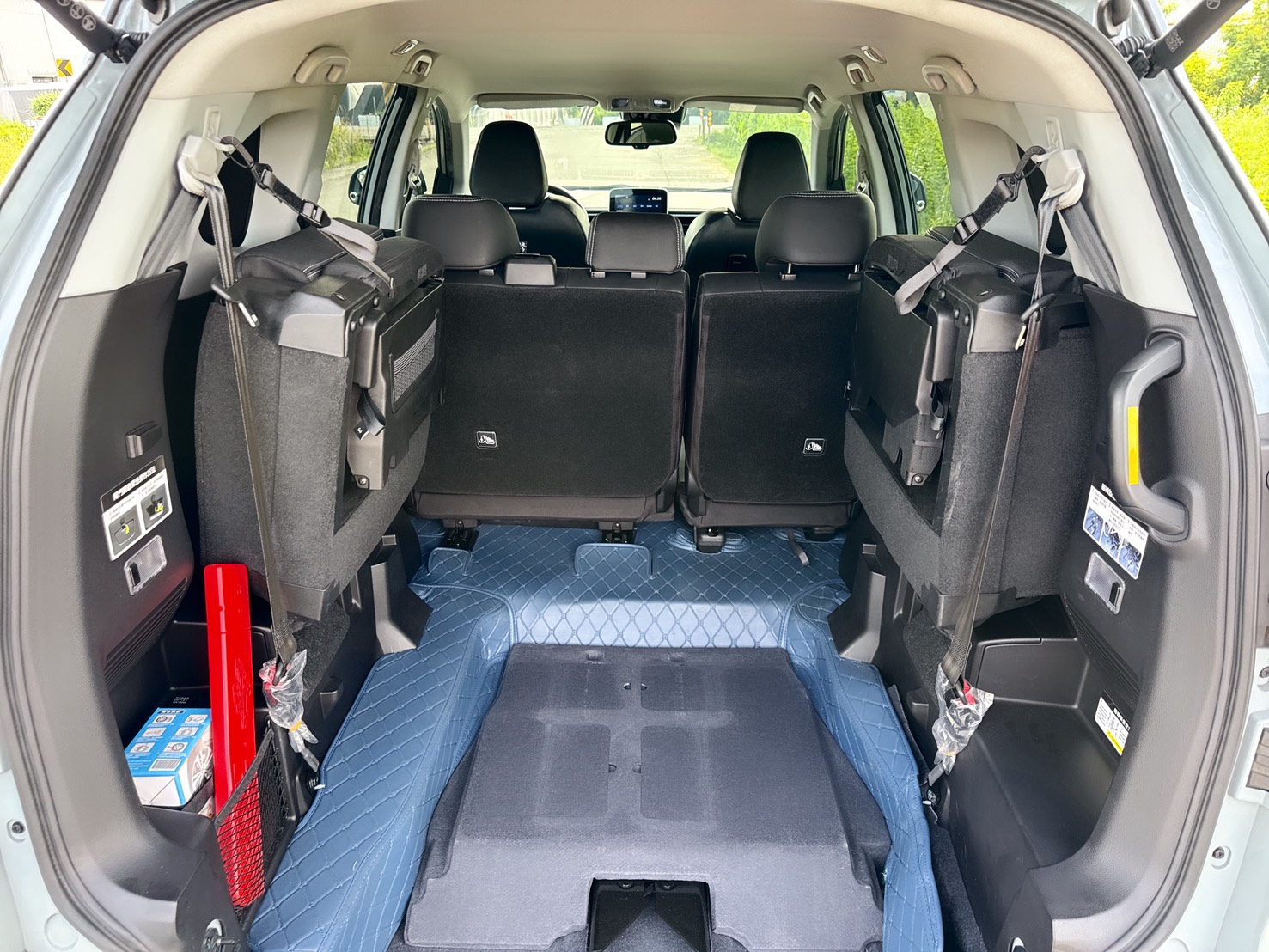 2023年 Luxgen URX Neo  7人樂活版~原廠保養+一手車  低里程+搭載專利多功能斜坡板  輪椅固定機構(底板上扣環固定)  打造舒適與科技兼備的智能座艙  第19張相片