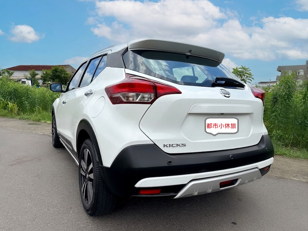 2020年 NISSAN KICKS 智行旗艦版  都市小休旅~靈活操控性~省油省稅  智行科技擁有完整頂級行車安全配備  年輕動感流線外觀+質感細膩內在美學  第3張相片
