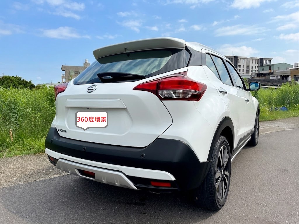 2020年 NISSAN KICKS 智行旗艦版  都市小休旅~靈活操控性~省油省稅  智行科技擁有完整頂級行車安全配備  年輕動感流線外觀+質感細膩內在美學  第4張相片