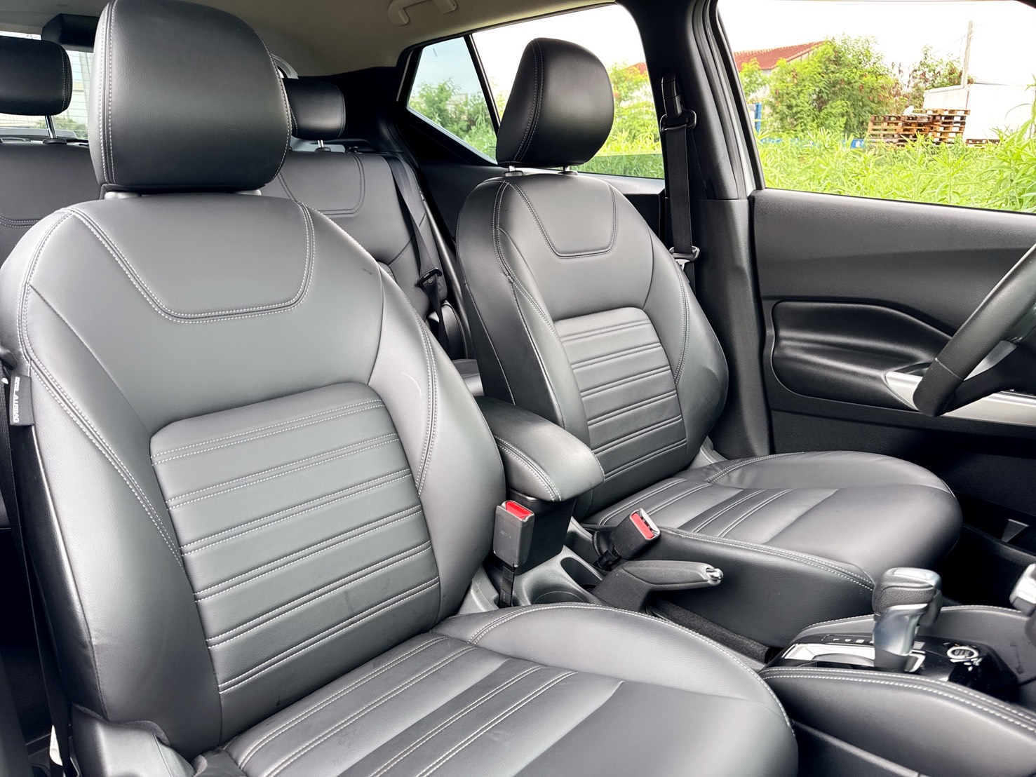 2020年 NISSAN KICKS 智行旗艦版  都市小休旅~靈活操控性~省油省稅  智行科技擁有完整頂級行車安全配備  年輕動感流線外觀+質感細膩內在美學  第15張相片