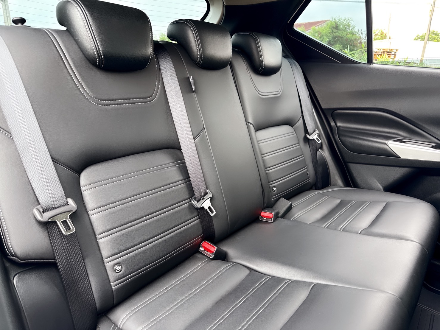 2020年 NISSAN KICKS 智行旗艦版  都市小休旅~靈活操控性~省油省稅  智行科技擁有完整頂級行車安全配備  年輕動感流線外觀+質感細膩內在美學  第17張相片