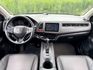 2018年 HONDA HR-V 頂規S版  LED頭燈+雙色鋁圈~內外車況佳  配備齊全~里程保證~運動化外型  熱銷跨界CUV掀背休旅車優質首選  第5張縮圖