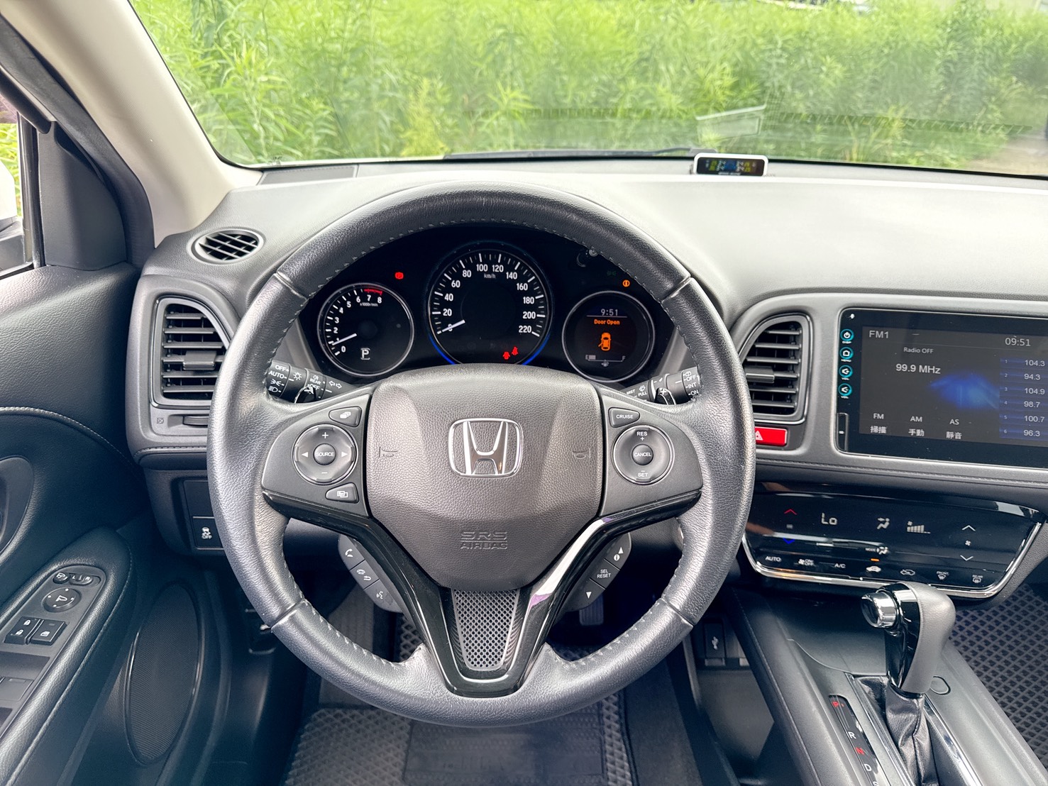2018年 HONDA HR-V 頂規S版  LED頭燈+雙色鋁圈~內外車況佳  配備齊全~里程保證~運動化外型  熱銷跨界CUV掀背休旅車優質首選  第7張相片