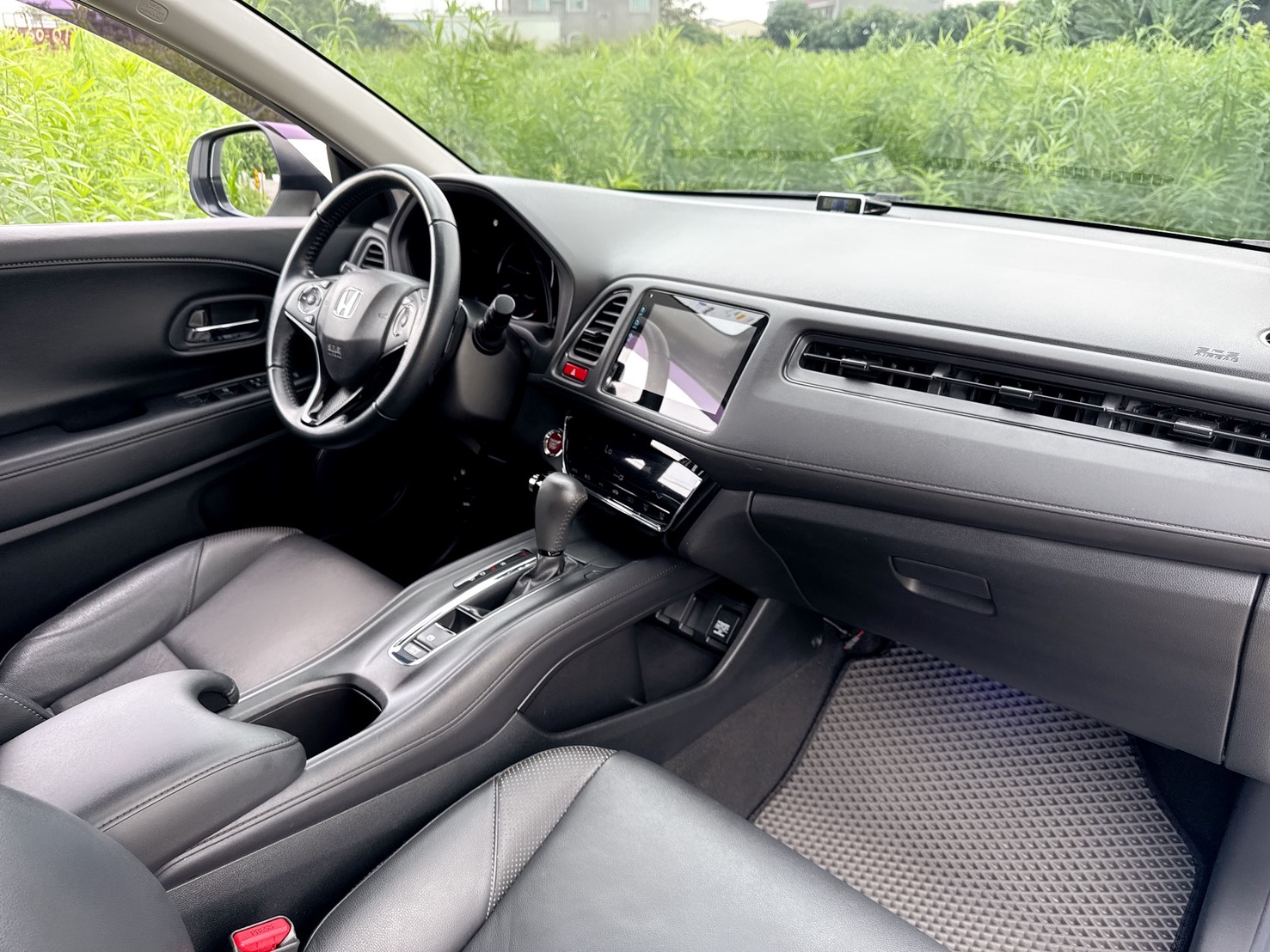 2018年 HONDA HR-V 頂規S版  LED頭燈+雙色鋁圈~內外車況佳  配備齊全~里程保證~運動化外型  熱銷跨界CUV掀背休旅車優質首選  第14張相片