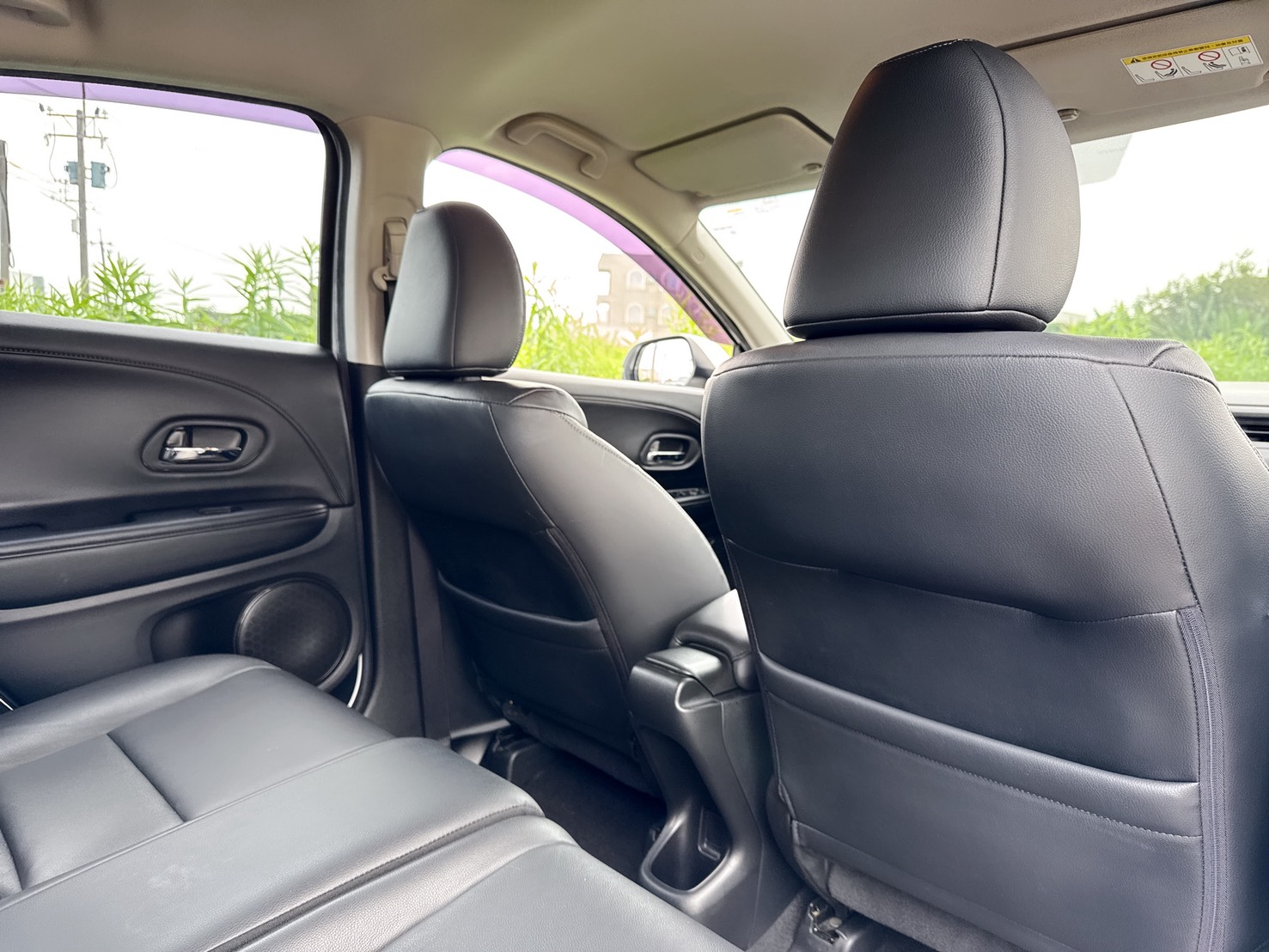 2018年 HONDA HR-V 頂規S版  LED頭燈+雙色鋁圈~內外車況佳  配備齊全~里程保證~運動化外型  熱銷跨界CUV掀背休旅車優質首選  第16張相片