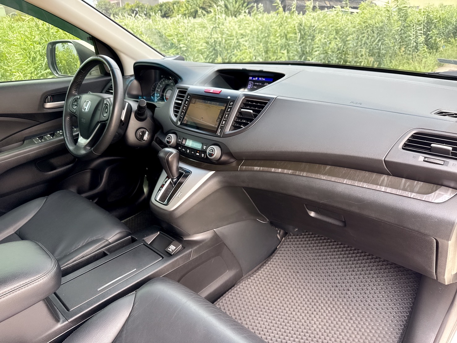 2015年 HONDA CR-V VTI-S版  原版件+360環景系統+數位電視  車室空間大+配備齊全+妥善率高  車況極佳~最熱銷SUV運動休旅車  第14張相片
