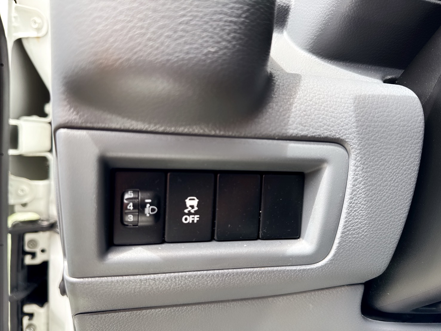 2020年 SUZUKI CARRY 1.5L 貨車  加高三面掀帆布+120cm升降尾門  同級貨車最小迴轉半徑~靈活操控  耐載~耐用~耐操~貨斗載貨空間大  第7張相片