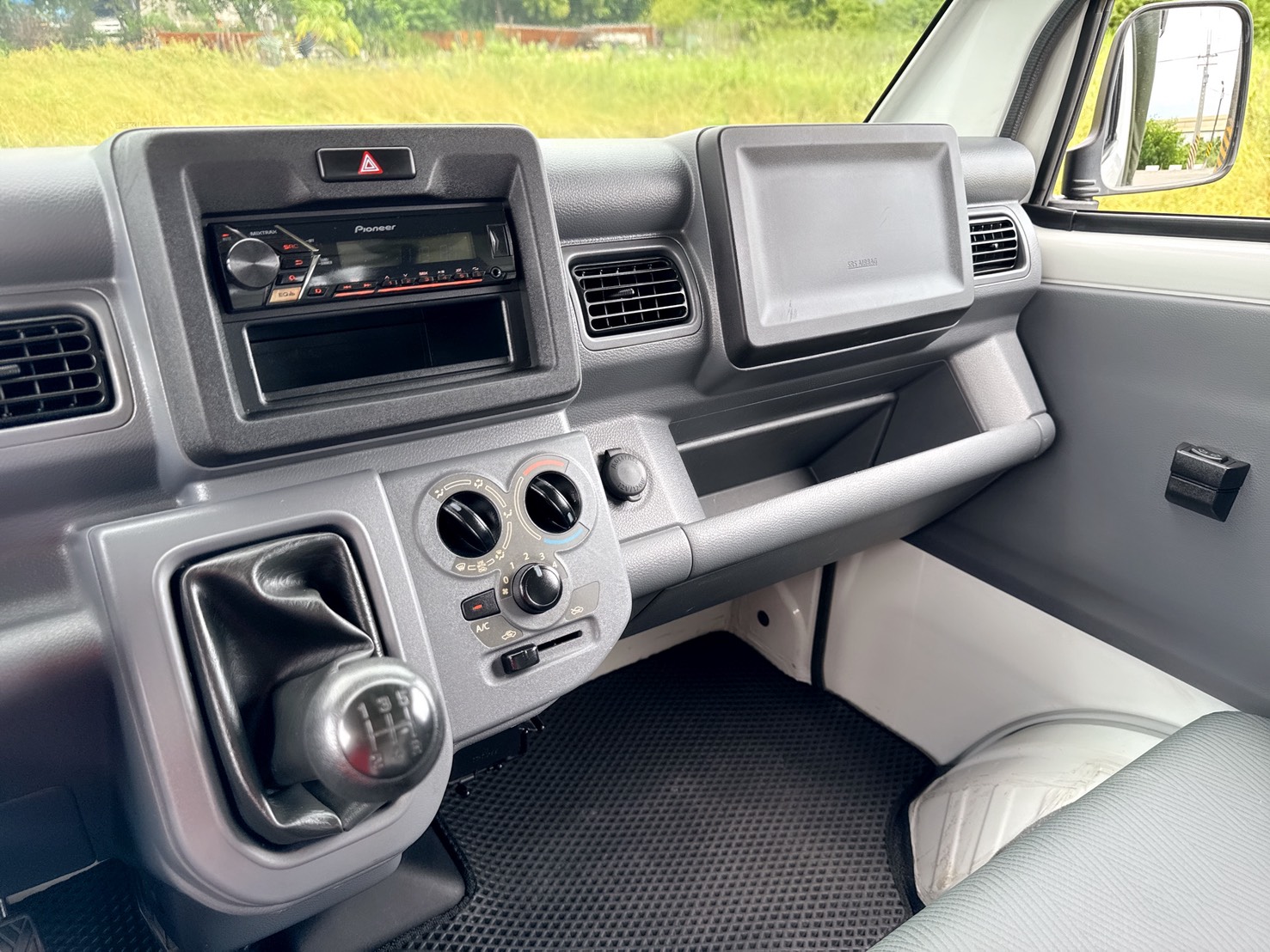2020年 SUZUKI CARRY 1.5L 貨車  加高三面掀帆布+120cm升降尾門  同級貨車最小迴轉半徑~靈活操控  耐載~耐用~耐操~貨斗載貨空間大  第10張相片