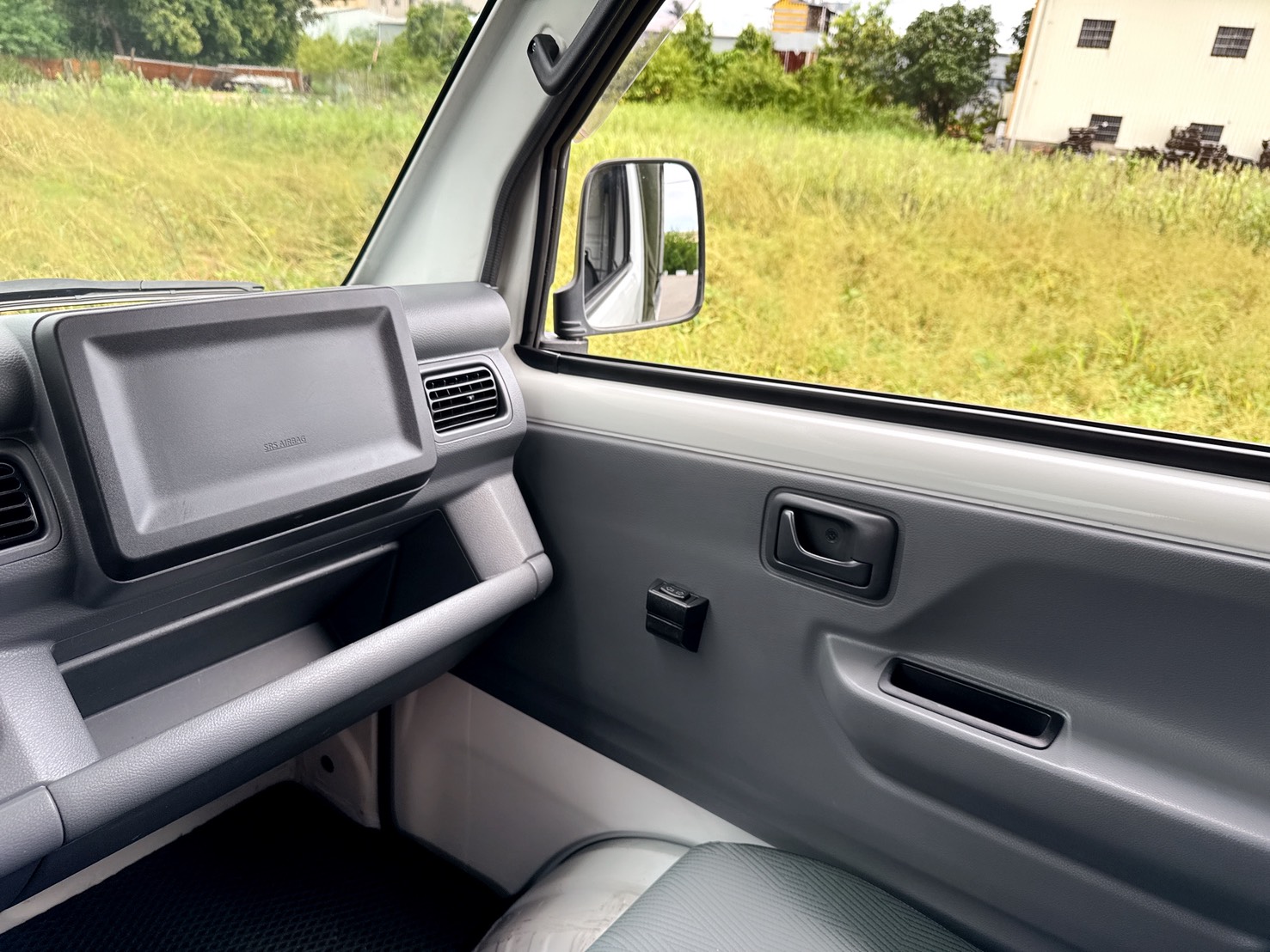 2020年 SUZUKI CARRY 1.5L 貨車  加高三面掀帆布+120cm升降尾門  同級貨車最小迴轉半徑~靈活操控  耐載~耐用~耐操~貨斗載貨空間大  第11張相片