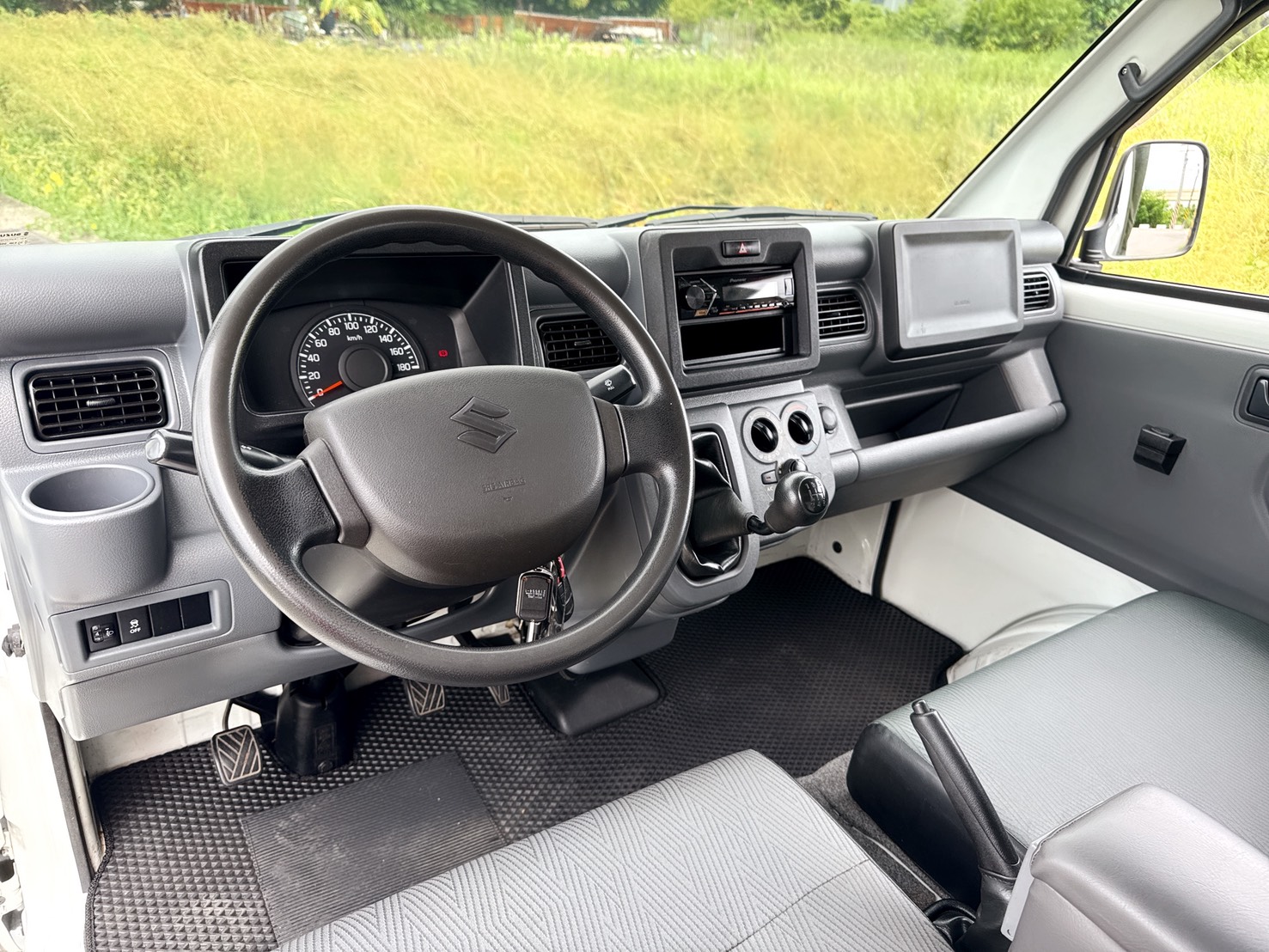 2020年 SUZUKI CARRY 1.5L 貨車  加高三面掀帆布+120cm升降尾門  同級貨車最小迴轉半徑~靈活操控  耐載~耐用~耐操~貨斗載貨空間大  第12張相片