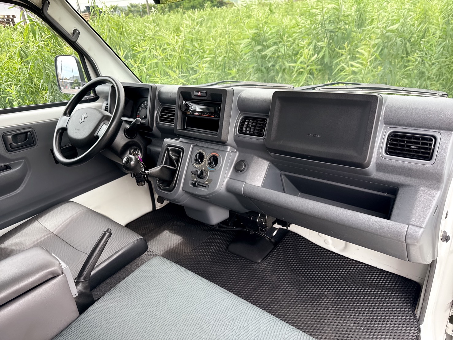 2020年 SUZUKI CARRY 1.5L 貨車  加高三面掀帆布+120cm升降尾門  同級貨車最小迴轉半徑~靈活操控  耐載~耐用~耐操~貨斗載貨空間大  第14張相片