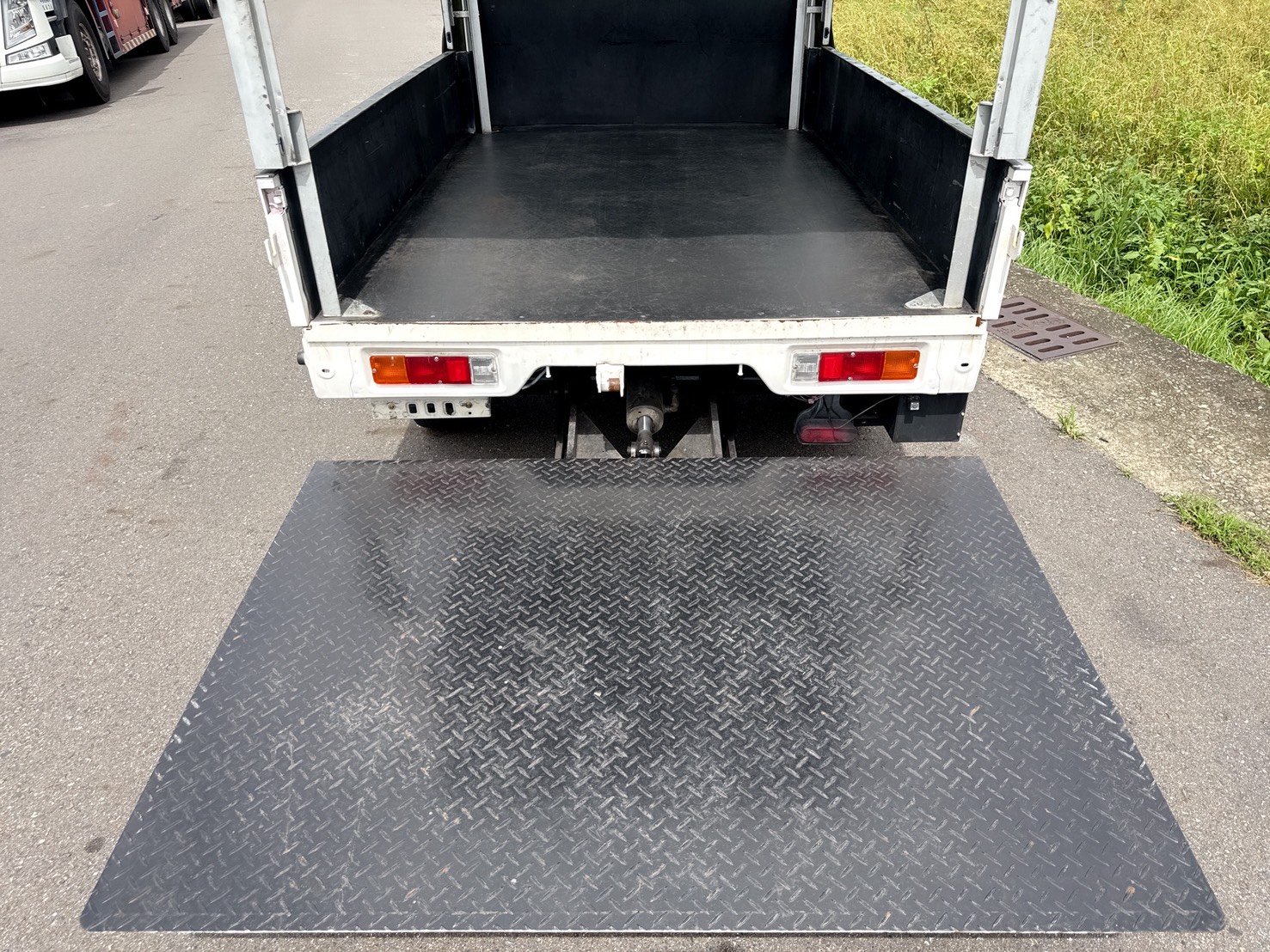 2020年 SUZUKI CARRY 1.5L 貨車  加高三面掀帆布+120cm升降尾門  同級貨車最小迴轉半徑~靈活操控  耐載~耐用~耐操~貨斗載貨空間大  第16張相片