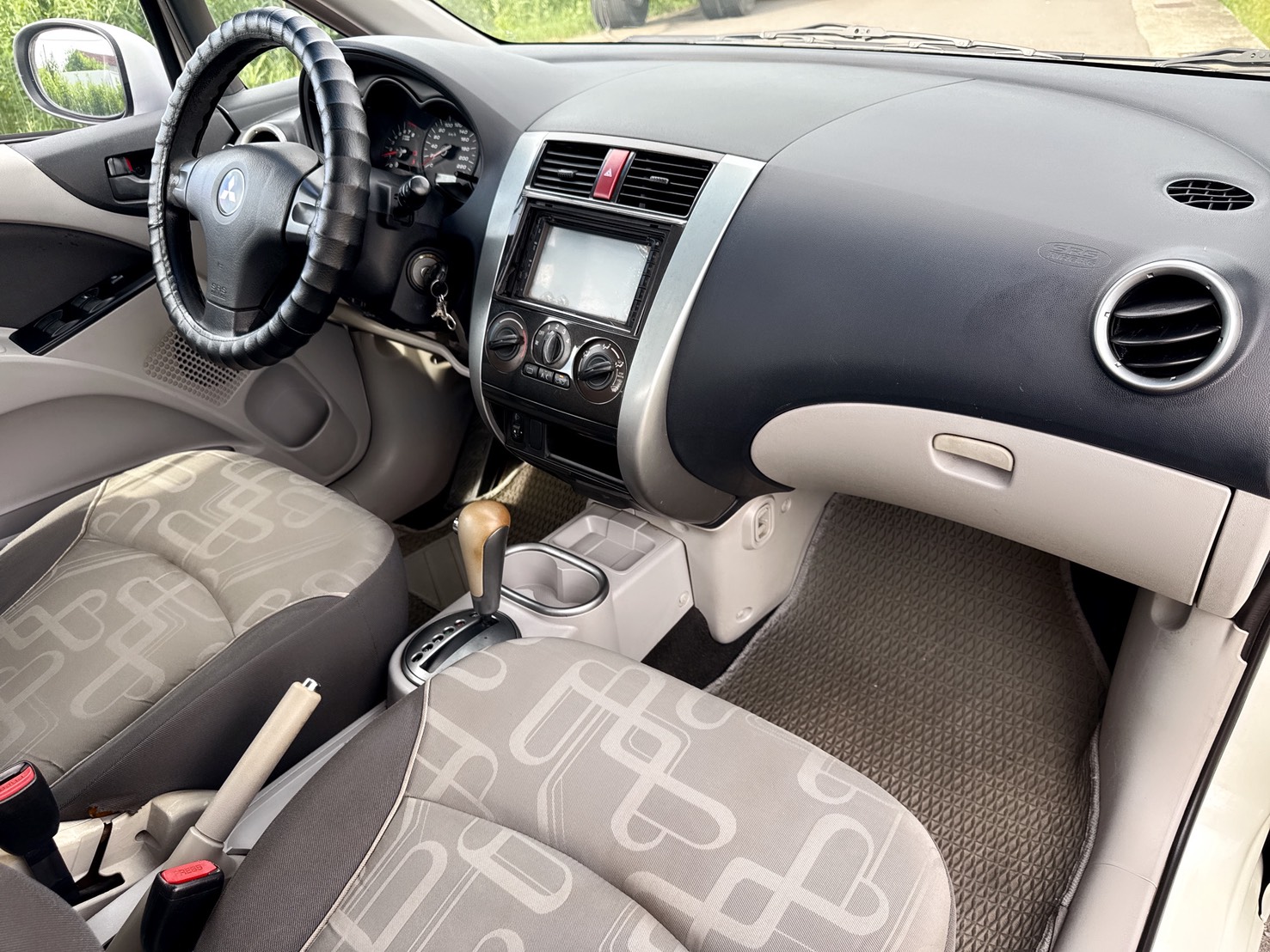 2010年 三菱 COLT PLUS 雅緻型  省油省稅~同級車最小迴轉半徑  舊換新價,小車大空間~妥善率高  代步or工務優質首選五門掀背車  第15張相片