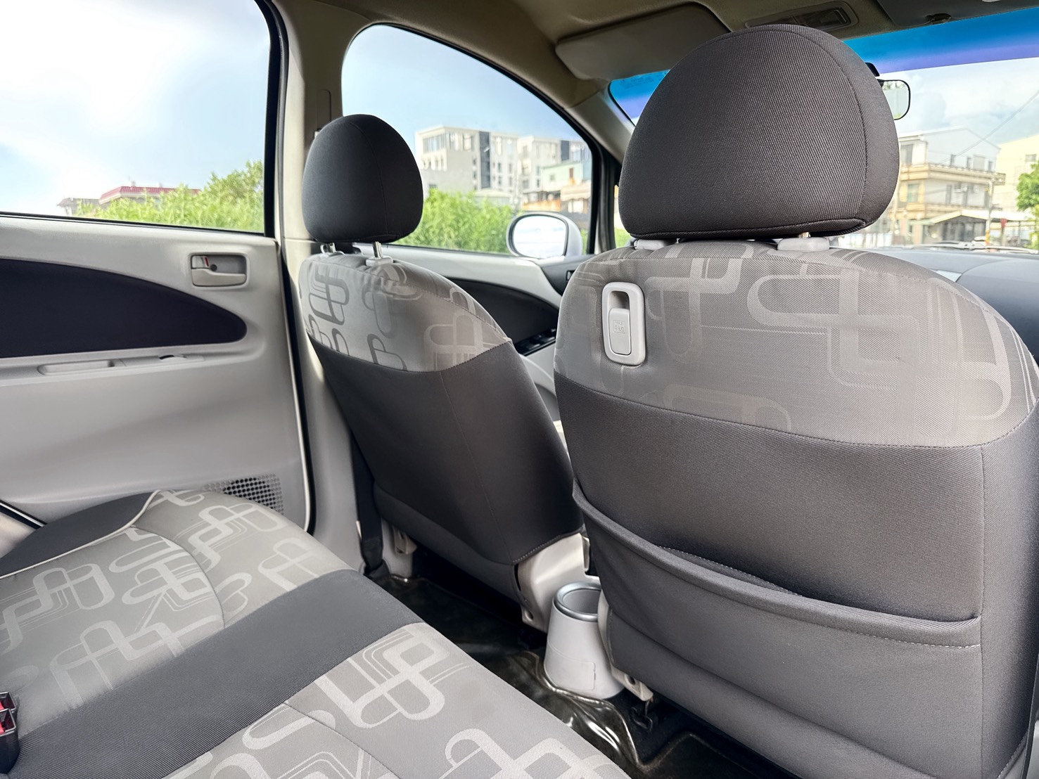 2010年 三菱 COLT PLUS 雅緻型  省油省稅~同級車最小迴轉半徑  舊換新價,小車大空間~妥善率高  代步or工務優質首選五門掀背車  第17張相片