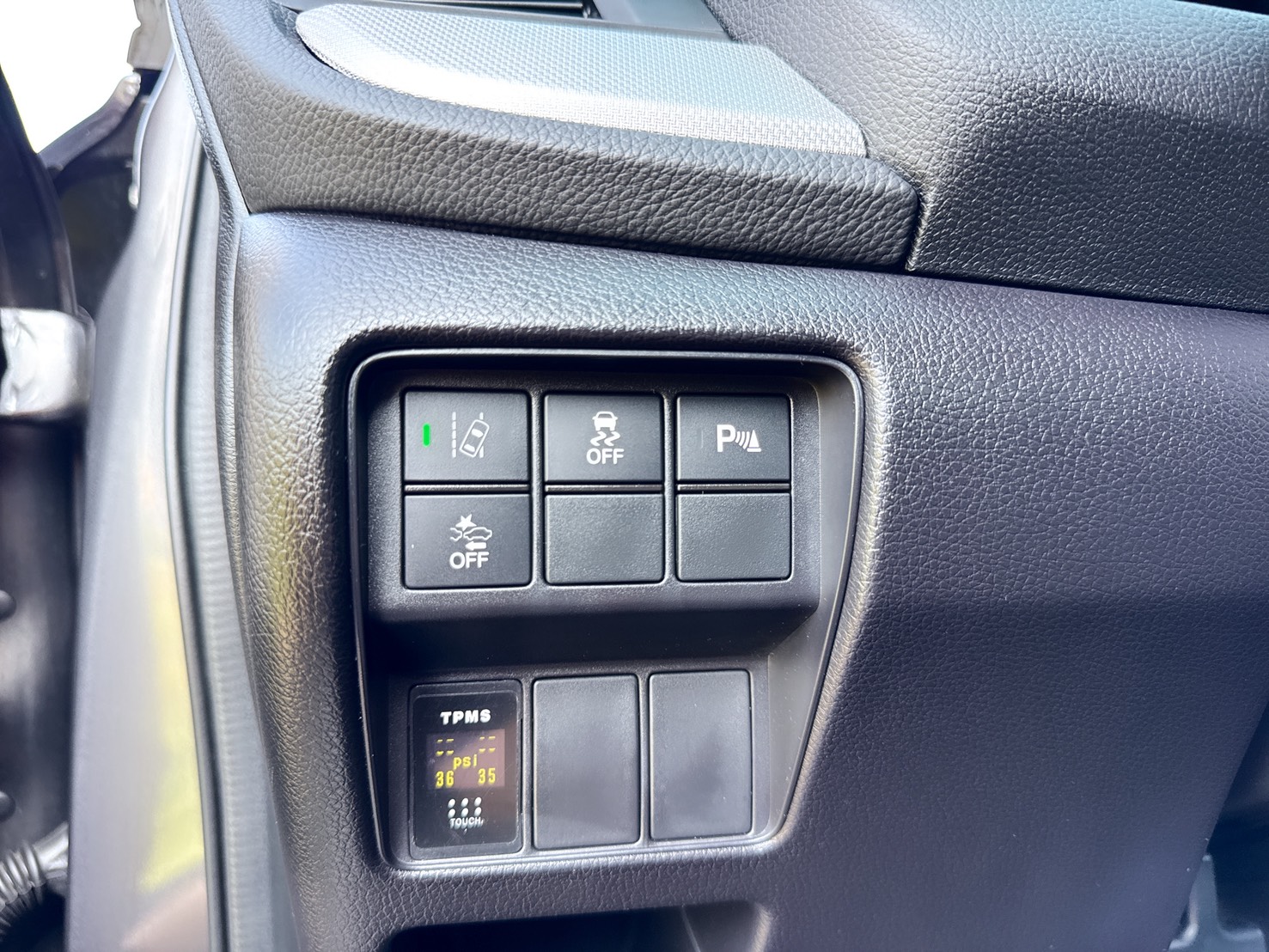 2019年 HONDA CR-V VTI-S版  搭載1.5L VTEC Turbo~省稅省油  高達23項的主被動安全輔助科技  全新風貌所勾勒的前衛流線身影  第6張相片