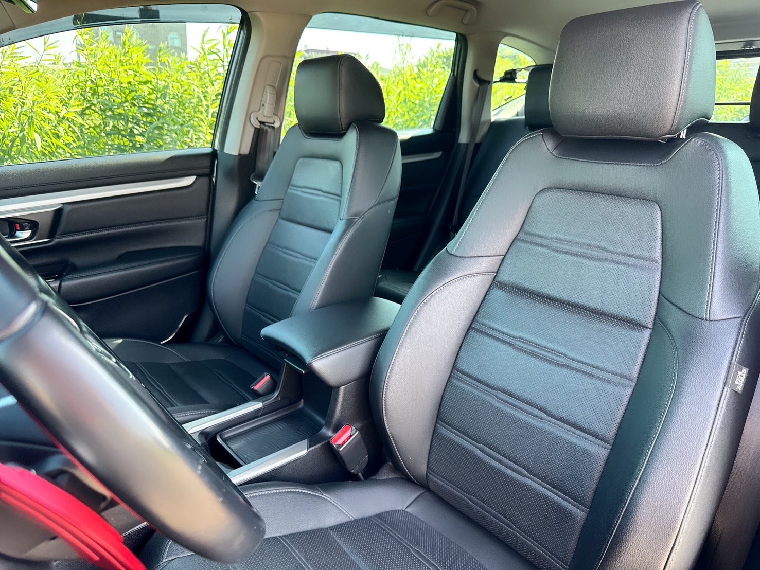 2019年 HONDA CR-V VTI-S版  搭載1.5L VTEC Turbo~省稅省油  高達23項的主被動安全輔助科技  全新風貌所勾勒的前衛流線身影  第12張相片