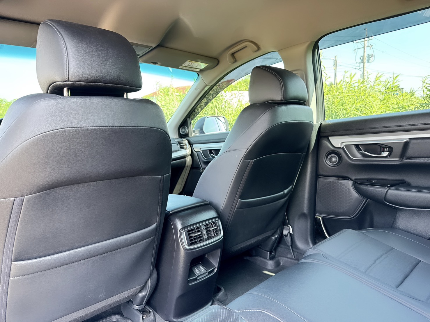2019年 HONDA CR-V VTI-S版  搭載1.5L VTEC Turbo~省稅省油  高達23項的主被動安全輔助科技  全新風貌所勾勒的前衛流線身影  第13張相片