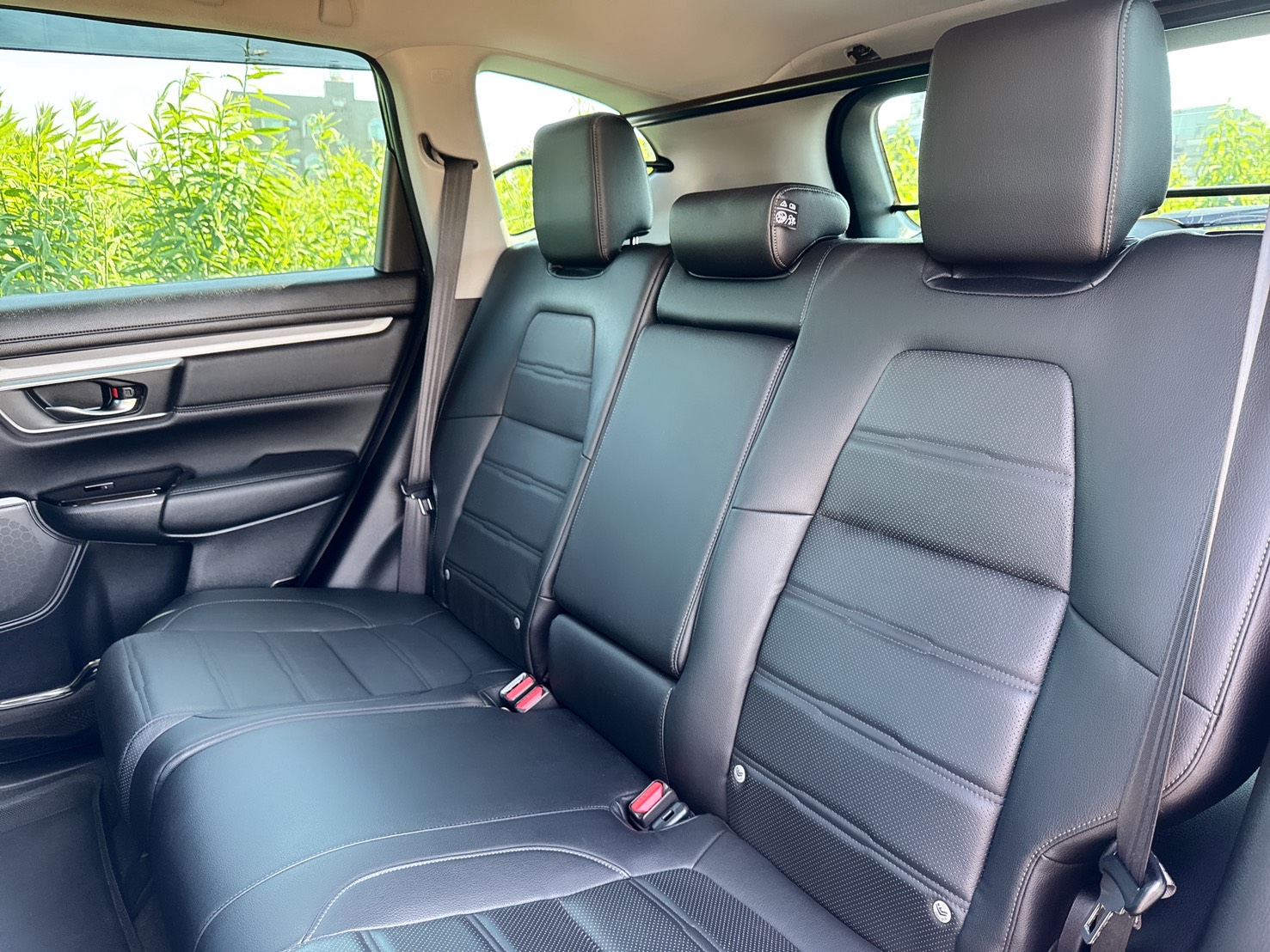 2019年 HONDA CR-V VTI-S版  搭載1.5L VTEC Turbo~省稅省油  高達23項的主被動安全輔助科技  全新風貌所勾勒的前衛流線身影  第14張相片