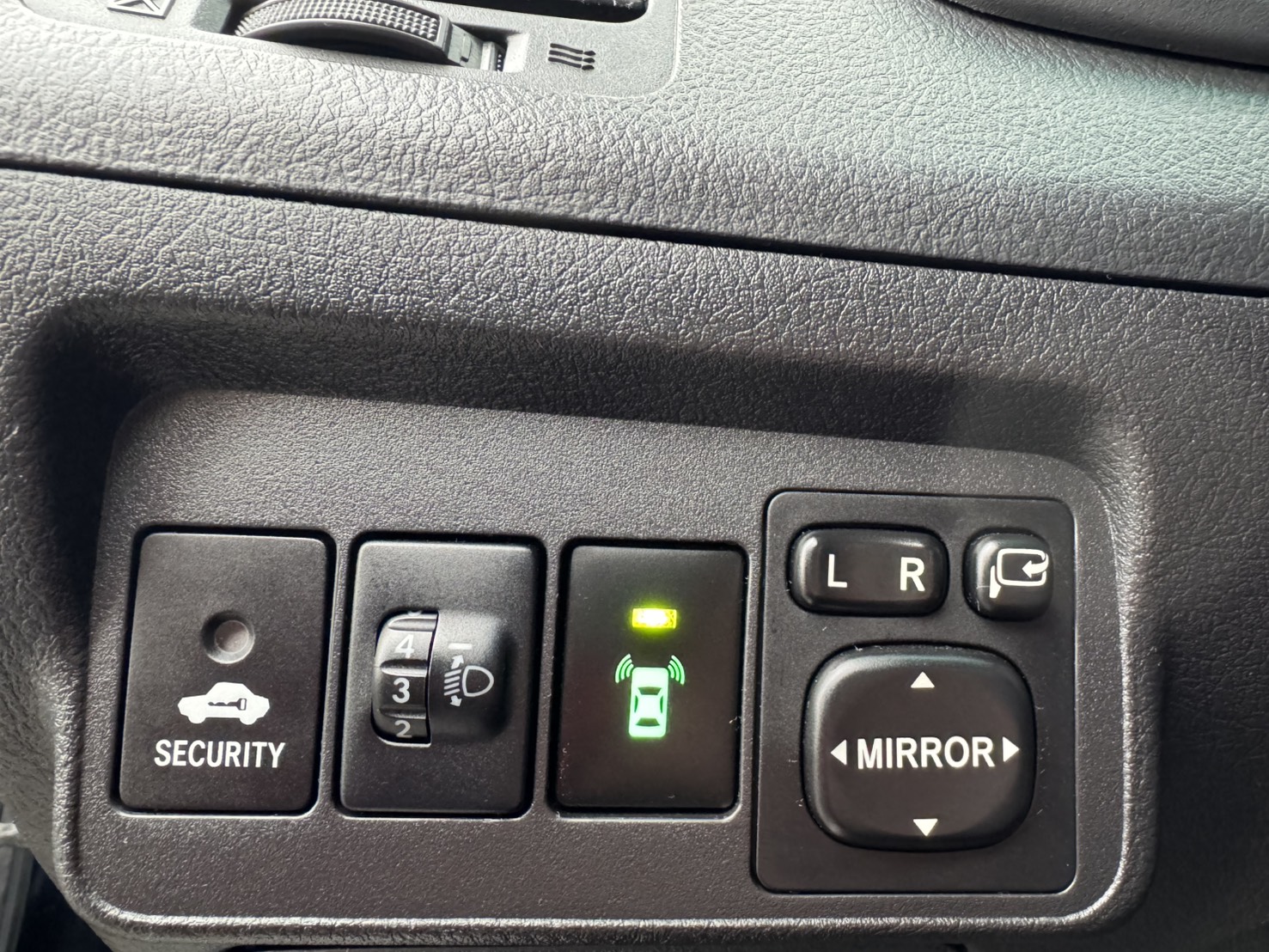 2012年 TOYOTA ALTIS  E版  原廠保養+一手車+高妥善率  空間寬敞+乘坐舒適+動力充足  省油省稅金~通勤代步用車首選  第6張相片
