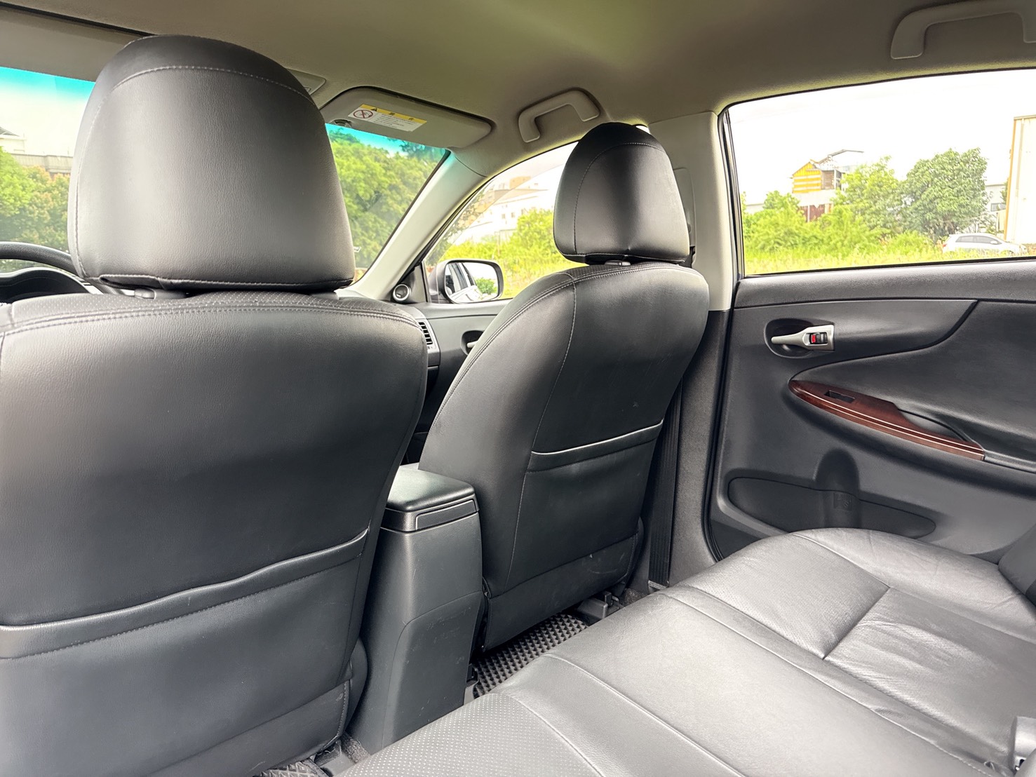2012年 TOYOTA ALTIS  E版  原廠保養+一手車+高妥善率  空間寬敞+乘坐舒適+動力充足  省油省稅金~通勤代步用車首選  第13張相片
