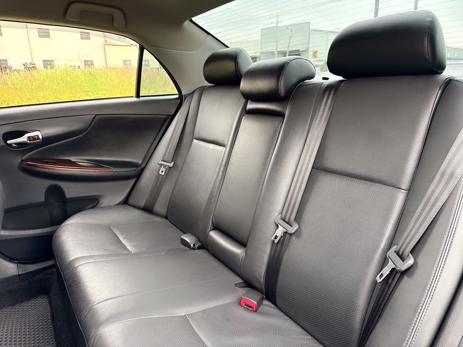 2012年 TOYOTA ALTIS  E版  原廠保養+一手車+高妥善率  空間寬敞+乘坐舒適+動力充足  省油省稅金~通勤代步用車首選  第14張相片