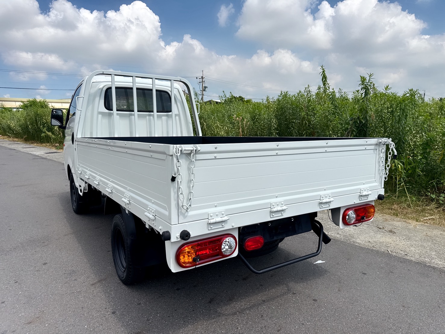 2016年 Hyundai Porter 小霸王  框式木床車型 長軸貨床長9.3尺  超低里程~年均里程約8600公里  柴油大馬力高扭力~總重3.25公噸  第3張相片