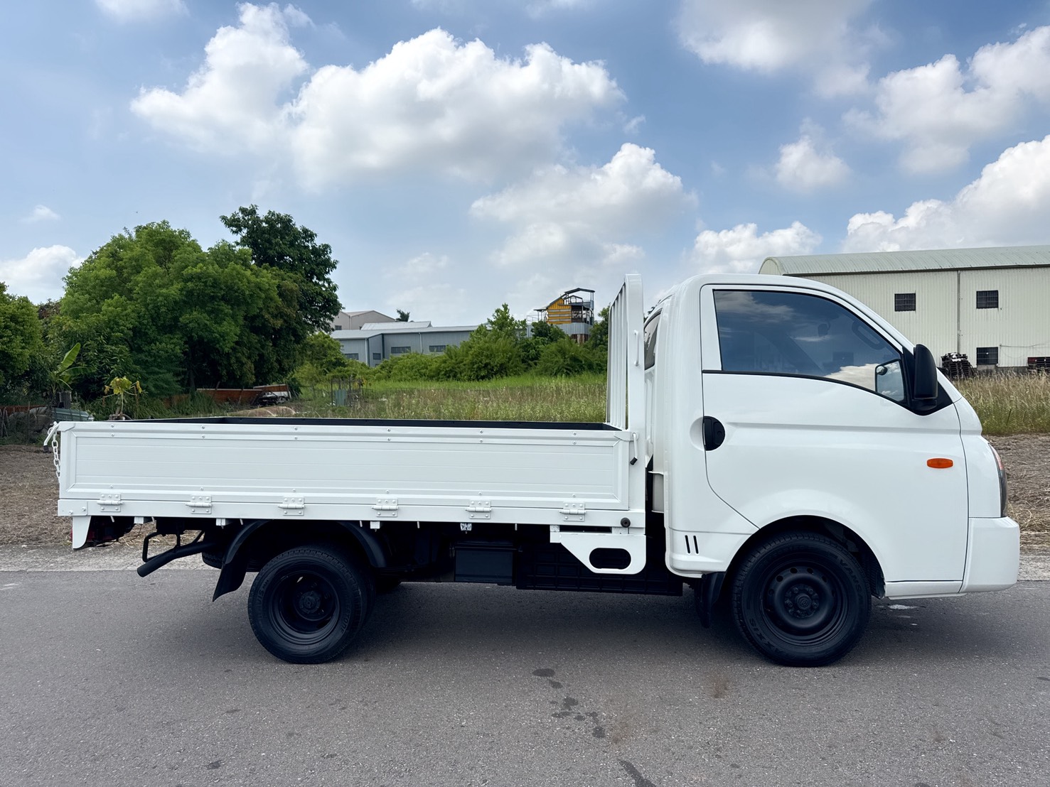 2016年 Hyundai Porter 小霸王  框式木床車型 長軸貨床長9.3尺  超低里程~年均里程約8600公里  柴油大馬力高扭力~總重3.25公噸  第6張相片
