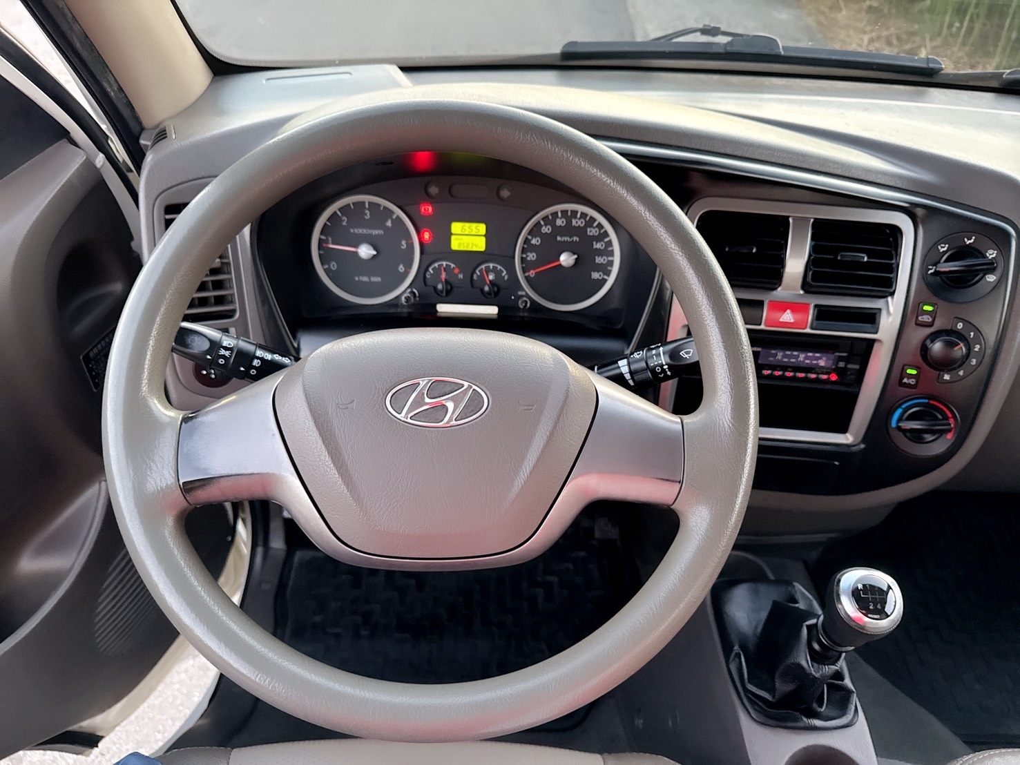 2016年 Hyundai Porter 小霸王  框式木床車型 長軸貨床長9.3尺  超低里程~年均里程約8600公里  柴油大馬力高扭力~總重3.25公噸  第8張相片