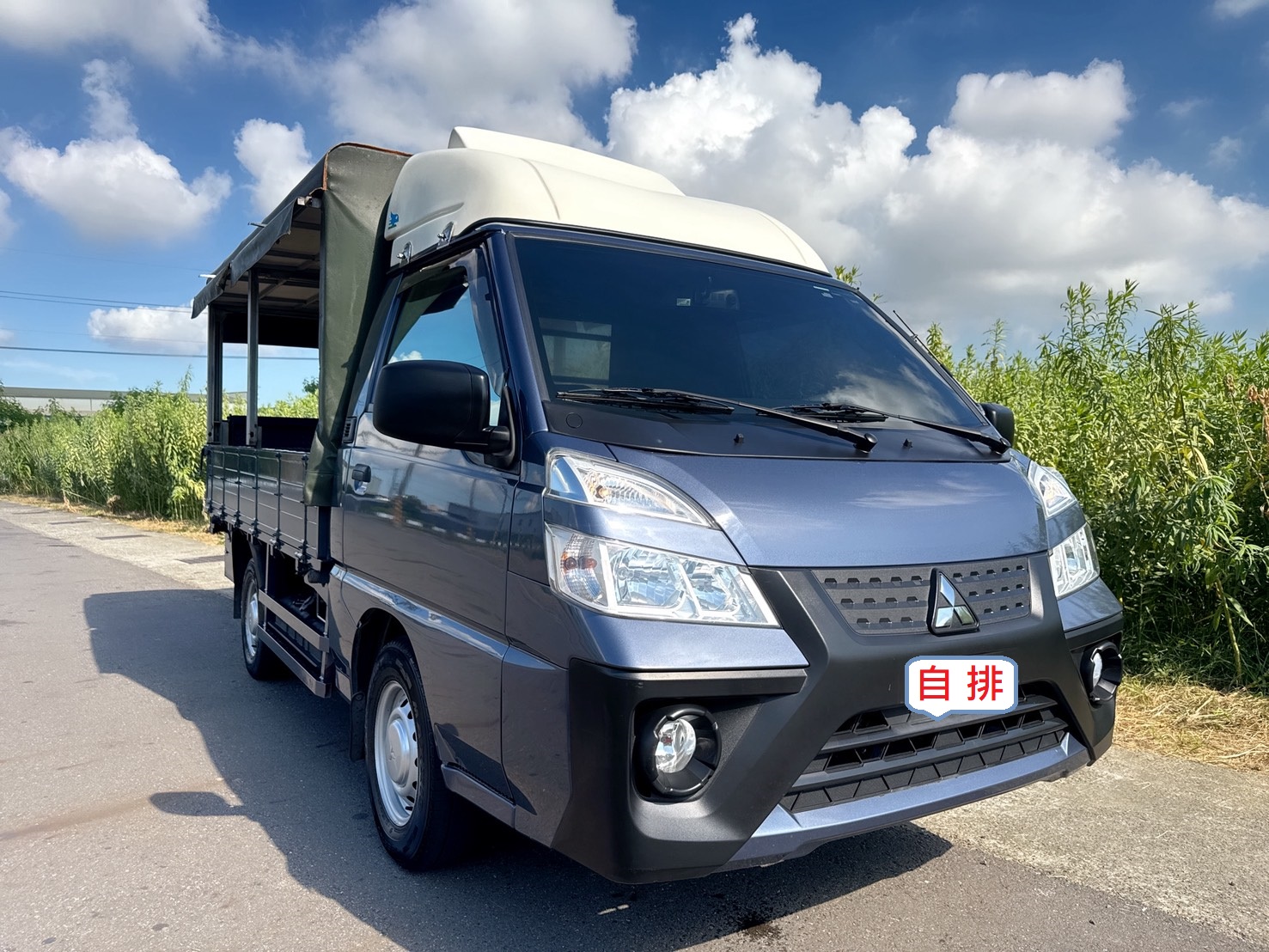 2023年 三菱 得利卡貨車 自排  原廠保養+雙安全氣囊+車底版  框式木床+五面掀帆布+順風版  3尺半升降尾門+原廠行車紀錄器  第2張相片