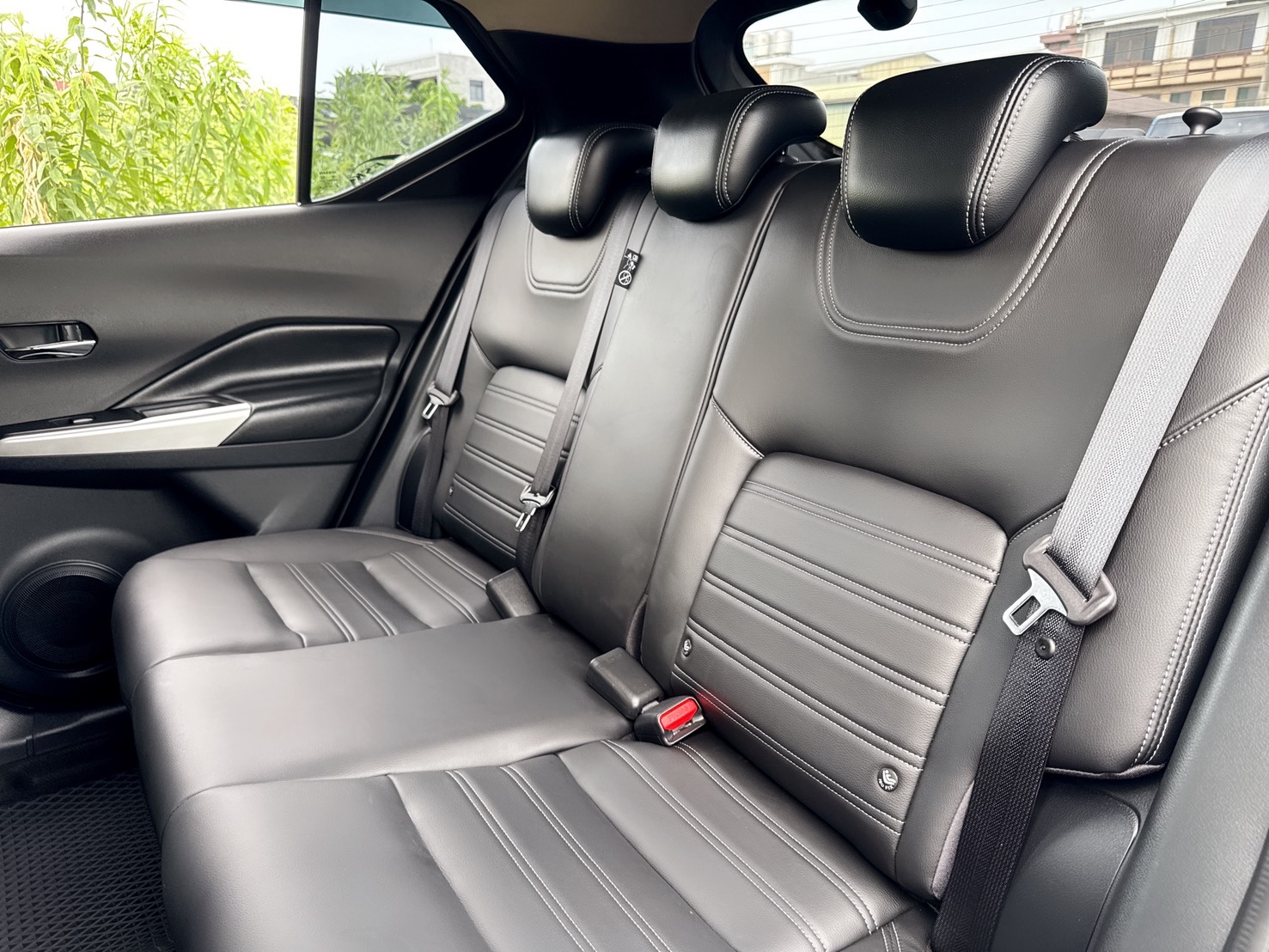 2020年 NISSAN KICKS 智行旗艦版  原廠保養+一手車+低里程+省油省稅  智行科技擁有完整頂級行車安全配備  年輕動感流線外觀+質感細膩內在美學  第13張相片