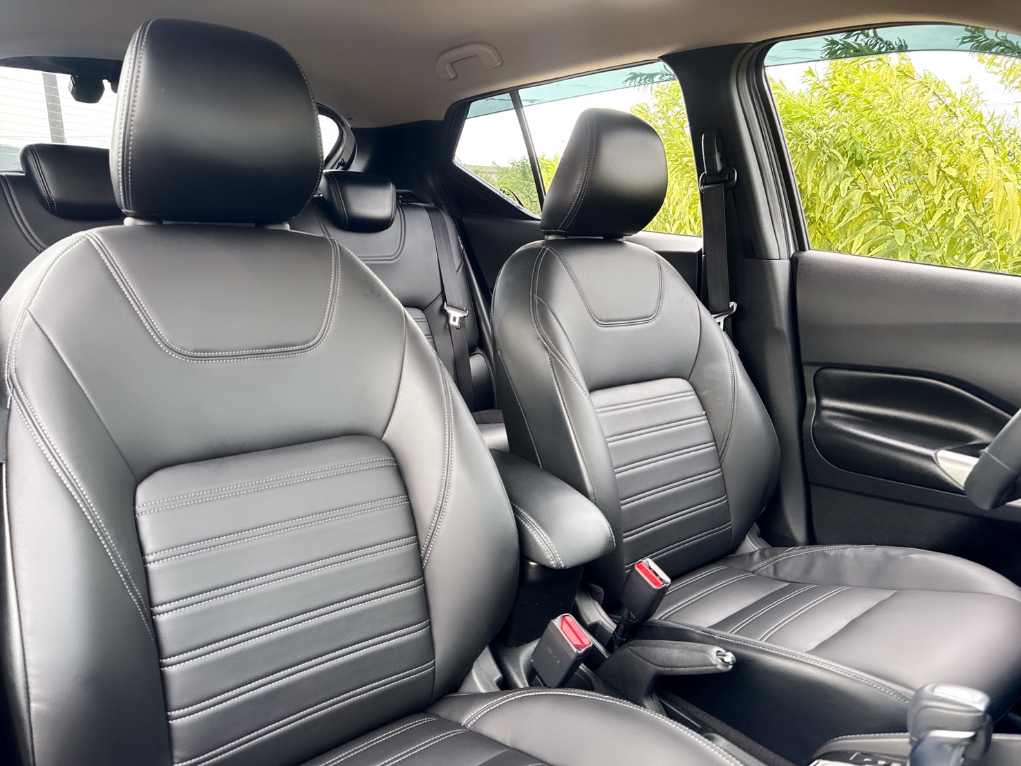2020年 NISSAN KICKS 智行旗艦版  原廠保養+一手車+低里程+省油省稅  智行科技擁有完整頂級行車安全配備  年輕動感流線外觀+質感細膩內在美學  第15張相片