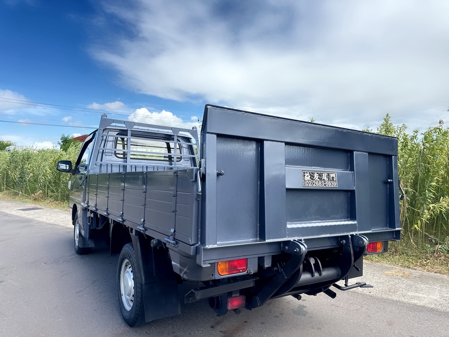 2020年 三菱 得利卡貨車 2.4L  新式車款~一手車~里程保證  框式木床+升降尾門+車底花板  動力充足+載貨空間大+車況佳  第3張相片