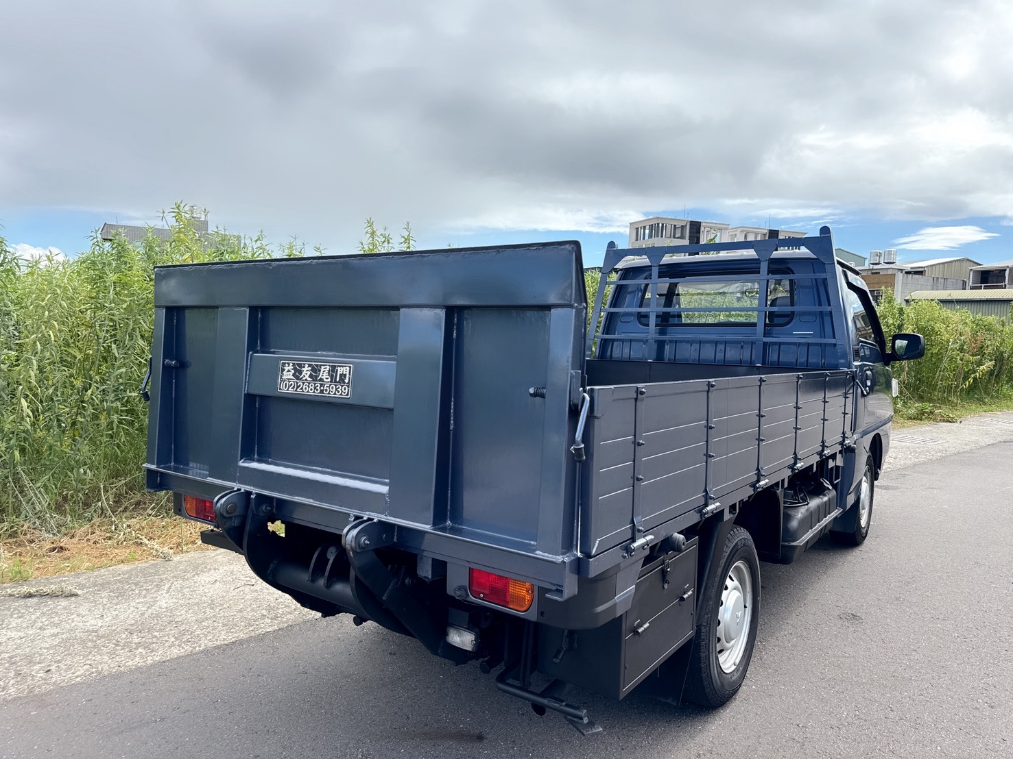 2020年 三菱 得利卡貨車 2.4L  新式車款~一手車~里程保證  框式木床+升降尾門+車底花板  動力充足+載貨空間大+車況佳  第4張相片