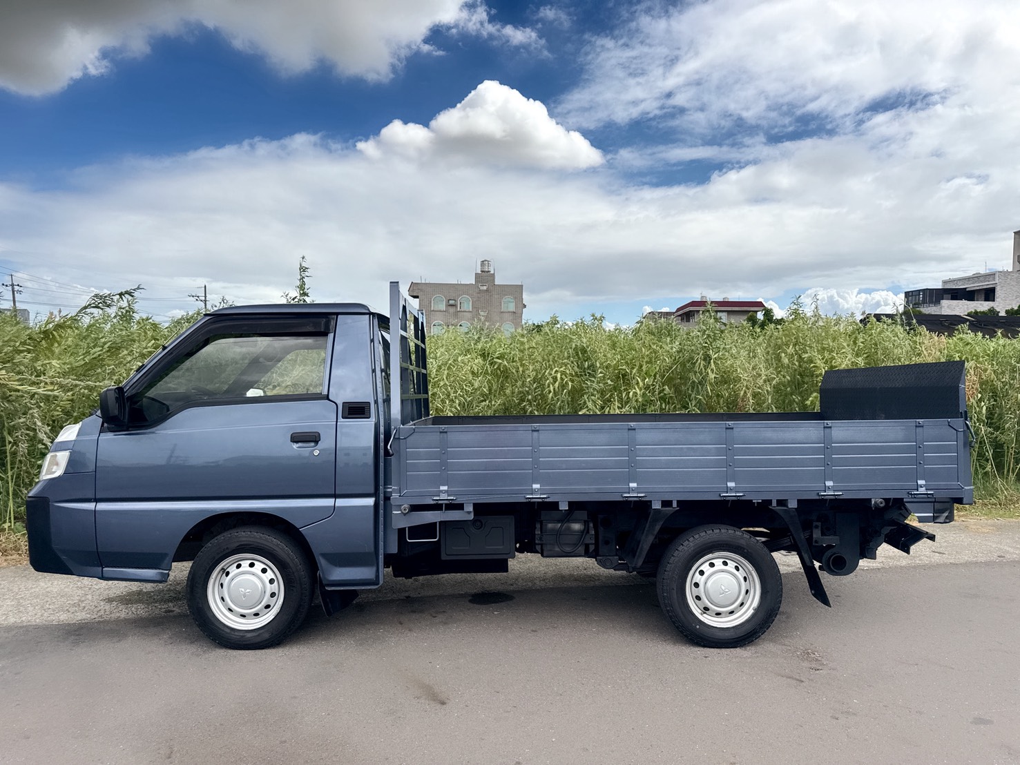 2020年 三菱 得利卡貨車 2.4L  新式車款~一手車~里程保證  框式木床+升降尾門+車底花板  動力充足+載貨空間大+車況佳  第5張相片