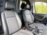 2022年 Volkswagen Caddy Cargo  特制快拆式第三人座椅+超低里程  全程原廠保養~對開式尾門超便利  手排長軸車型~原廠保固中+一手車  最高載重為806kg+設置貨艙固定扣環  第15張縮圖