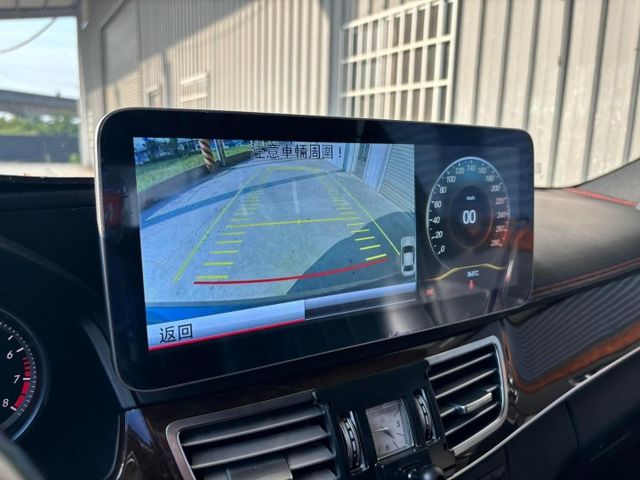 便宜賣 不用新車的2折賣你‼️  2013/14 #總代理 BENZ W212 E400 小改款 里程11萬公里 原鈑件  第15張相片
