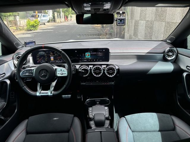 五門獵跑 跑少對色有跟車 配備不錯  2022/23 #總代理 BENZ CLA35 SB AMG 4MATIC  第11張相片