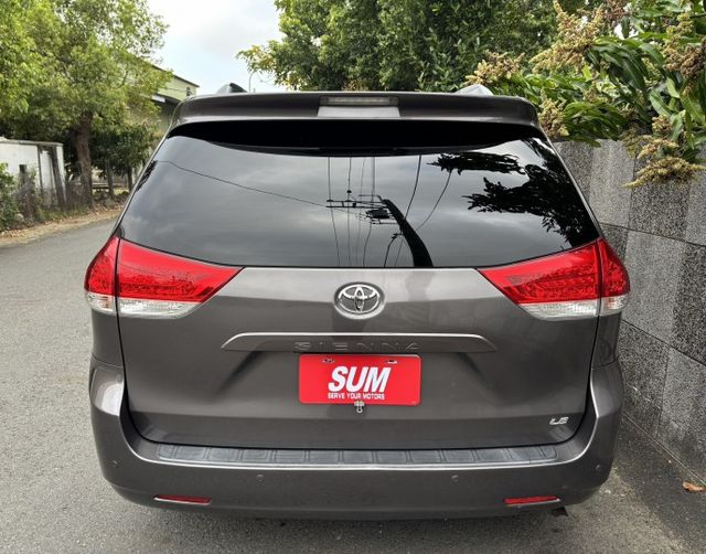 2011 TOYOTA SIENNA 3.5LE 八人座 里程13.9萬英里 原鈑件 認證車‼️  第5張相片