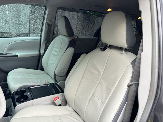 2011 TOYOTA SIENNA 3.5LE 八人座 里程13.9萬英里 原鈑件 認證車‼️  第8張相片