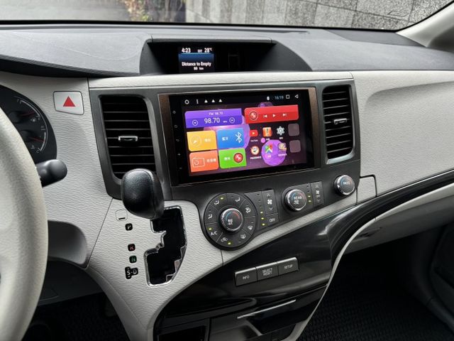 2011 TOYOTA SIENNA 3.5LE 八人座 里程13.9萬英里 原鈑件 認證車‼️  第14張相片