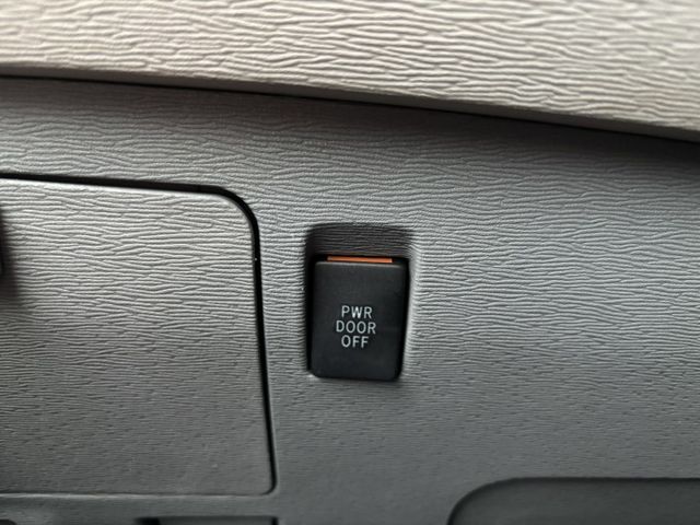 2011 TOYOTA SIENNA 3.5LE 八人座 里程13.9萬英里 原鈑件 認證車‼️  第20張相片