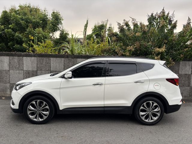 2017 現代 SANTA FE 2.2領袖版4WD 七人座 小改款 里程17.4萬公里 原鈑件 認證車‼️  第3張相片