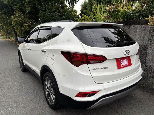 2017 現代 SANTA FE 2.2領袖版4WD 七人座 小改款 里程17.4萬公里 原鈑件 認證車‼️  第4張相片